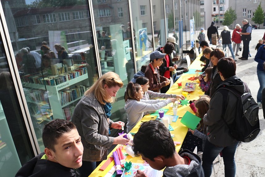 Zum Bibliothekstag drehte sich alles um flei&szlig;ige Bienen und s&uuml;&szlig;en Honig
