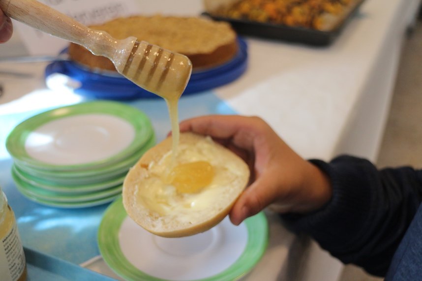 Zum Bibliothekstag drehte sich alles um flei&szlig;ige Bienen und s&uuml;&szlig;en Honig