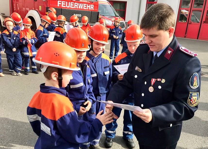 Nachwuchsbrandsch&uuml;tzer erfolgreich gepr&uuml;ft 