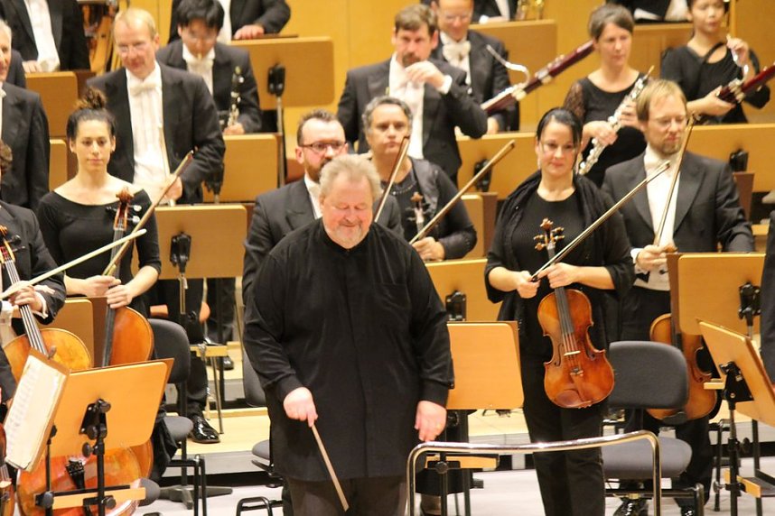 Virtuos im ersten Sinfoniekonzert