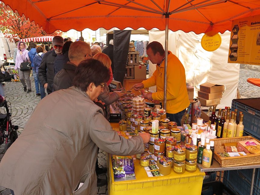 Buntes Treiben auf dem Nordh&auml;user "Marktplatz"