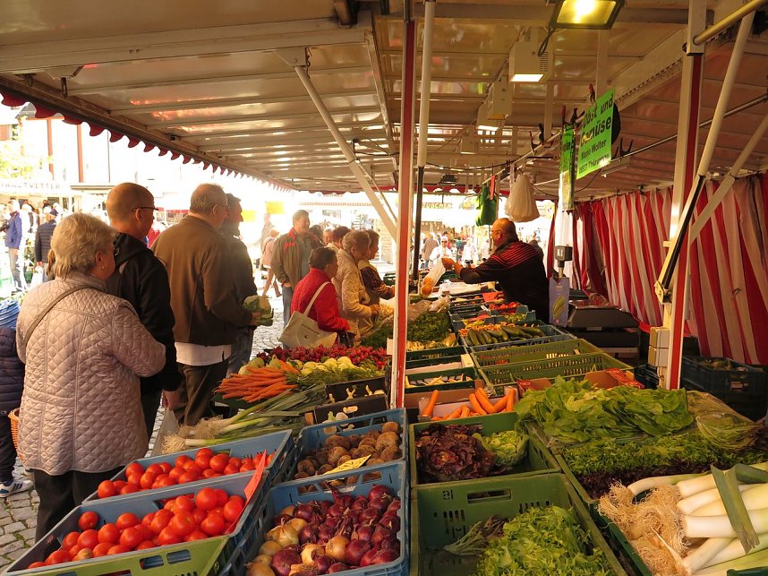 Buntes Treiben auf dem Nordh&auml;user "Marktplatz"