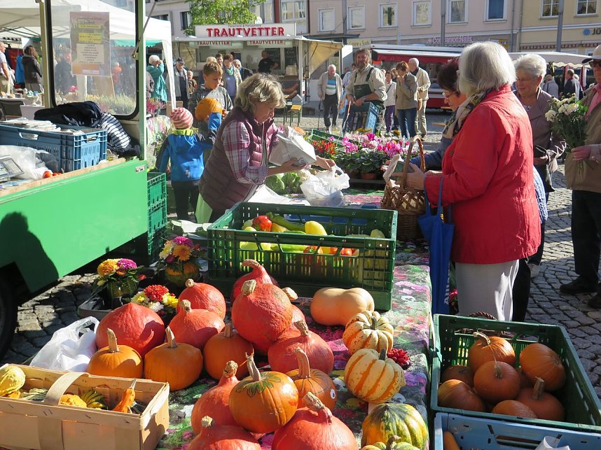 Buntes Treiben auf dem Nordh&auml;user "Marktplatz"