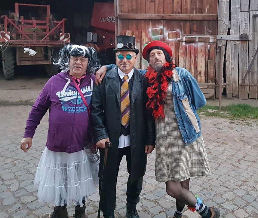 Buntes Treiben zum Kirmesumzug in Kleinwerther