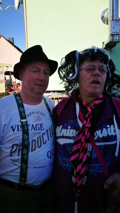 Buntes Treiben zum Kirmesumzug in Kleinwerther