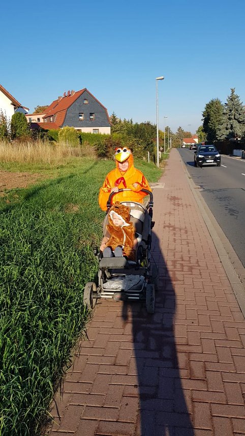Buntes Treiben zum Kirmesumzug in Kleinwerther