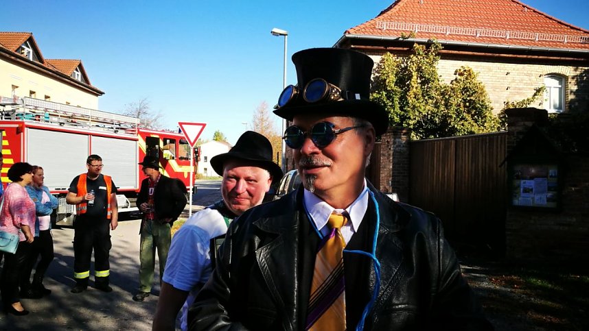 Buntes Treiben zum Kirmesumzug in Kleinwerther