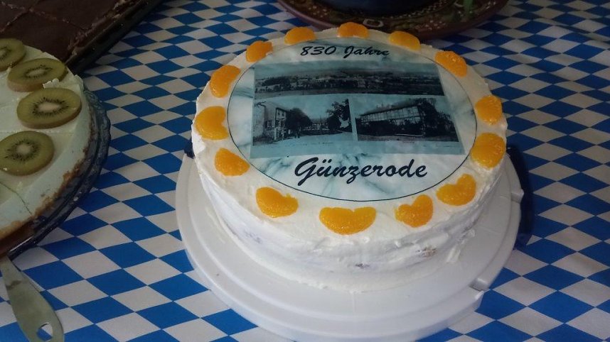 G&uuml;nzerode feierte seinen 830. Geburtstag