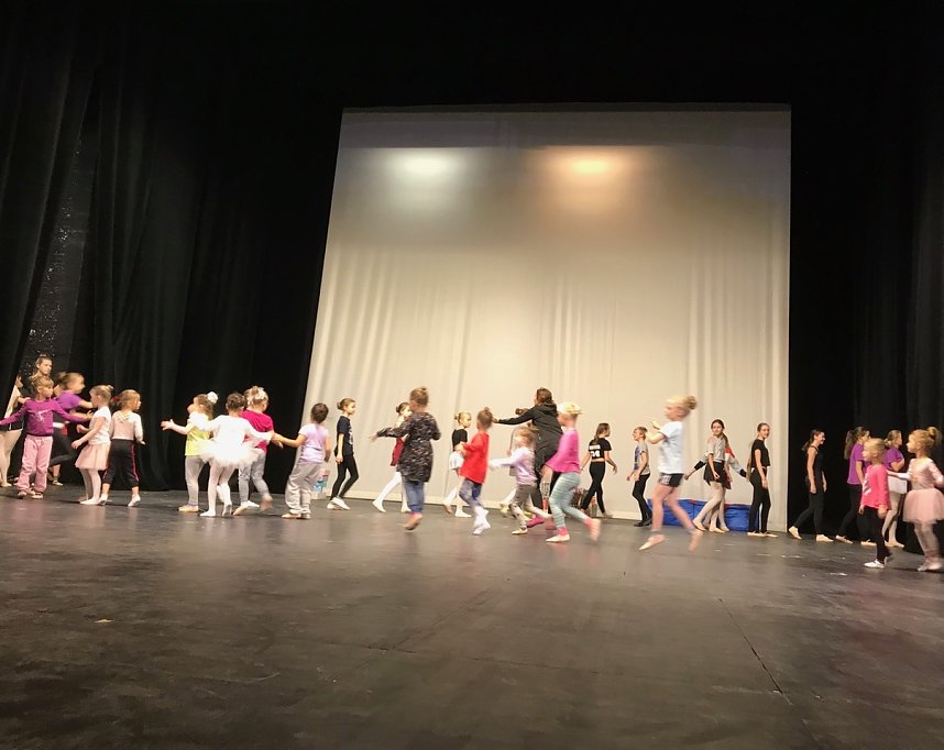 Das Tanzstudio Radeva zeigt demn&auml;chst das Ballettm&auml;rchen vom Nussknacker