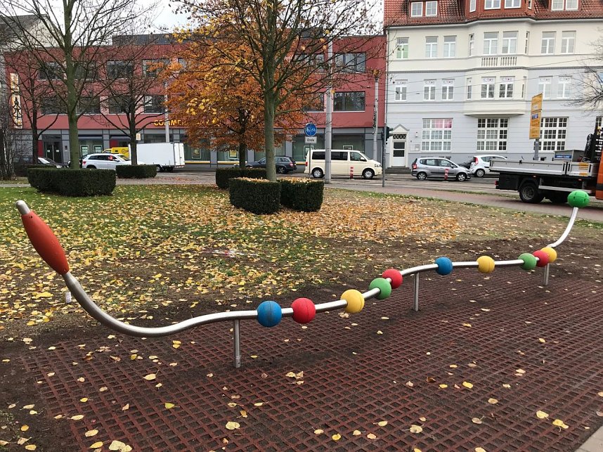 Wippen an der Arnoldstra&szlig;e/Ecke Bahnhofstra&szlig;e  