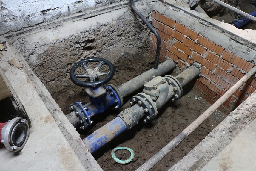 Wasserrohrbruch am Nordh&auml;user Theater wird behoben