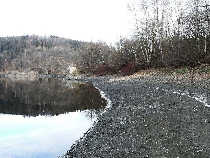 Wenig Wasser in der Talsperre