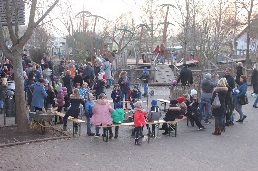 Schulgemeinschaft startet in die Adventzeit