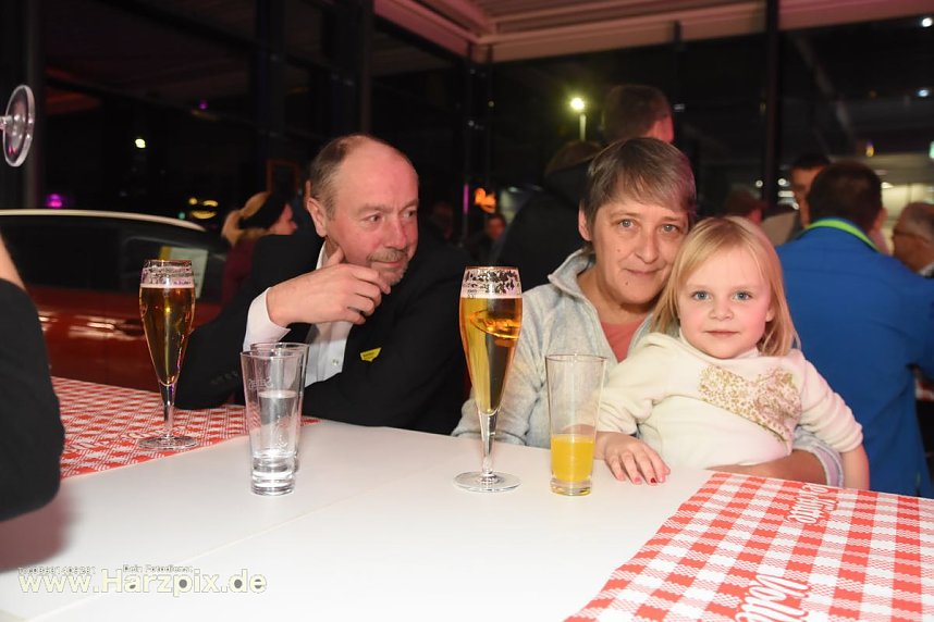 H&uuml;ttengaudi bei Autohaus Peter