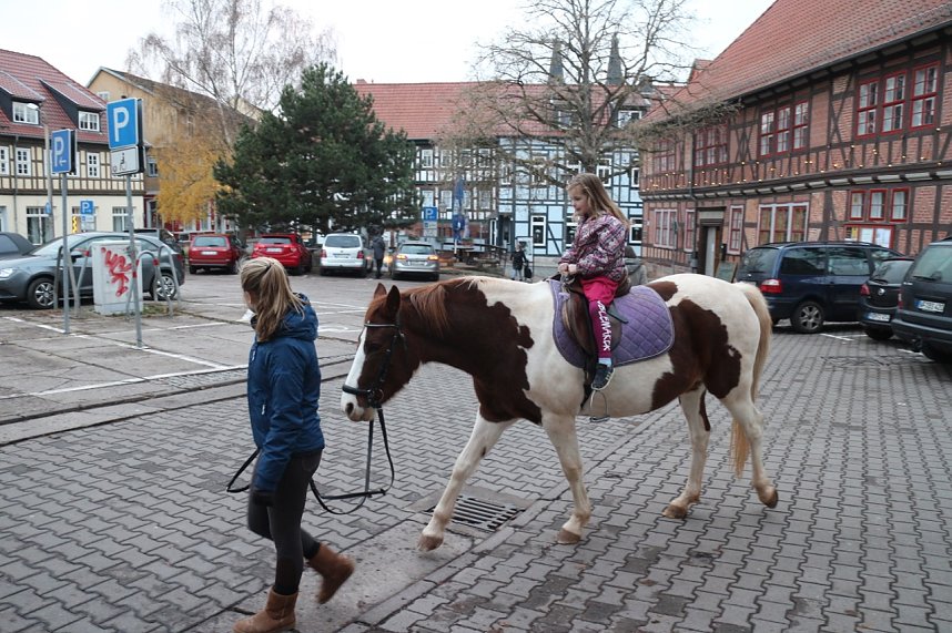 Handwerkermarkt und Theater-Adventskalender