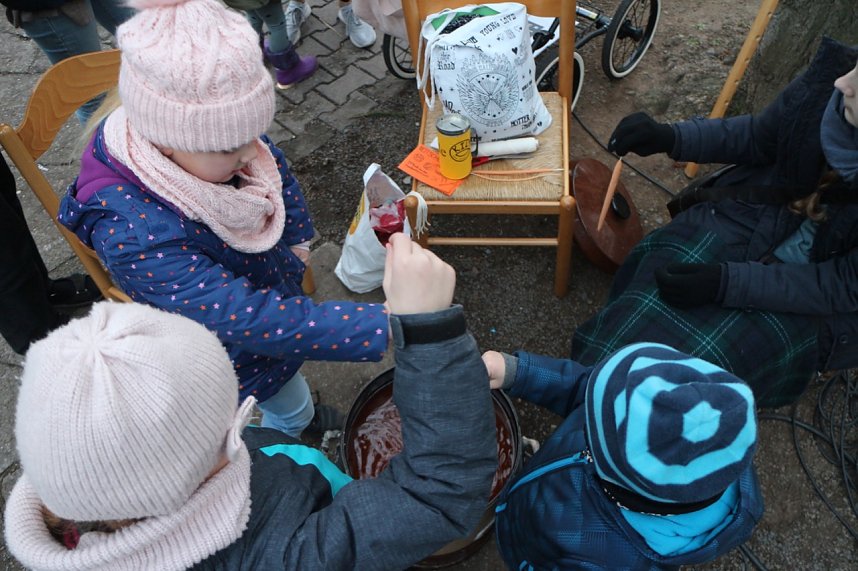 Handwerkermarkt und Theater-Adventskalender