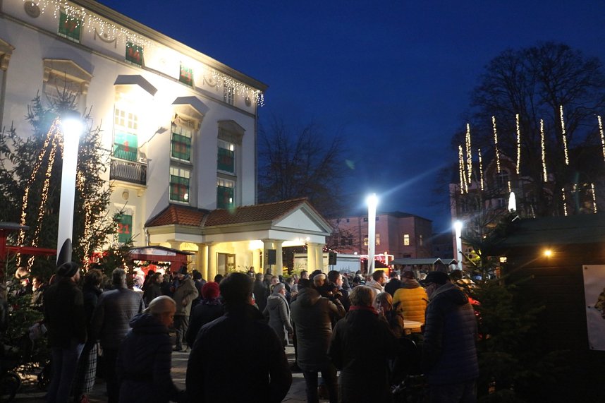 Handwerkermarkt und Theater-Adventskalender