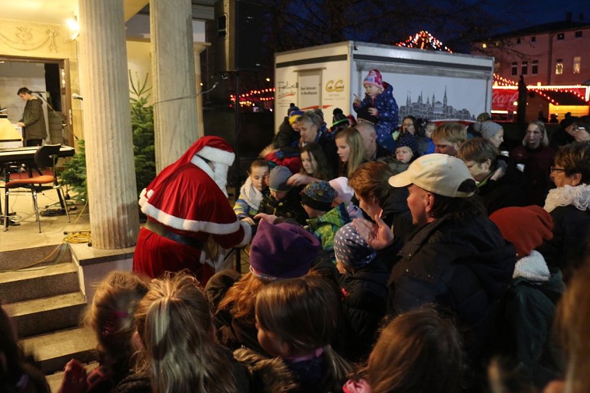 Handwerkermarkt und Theater-Adventskalender