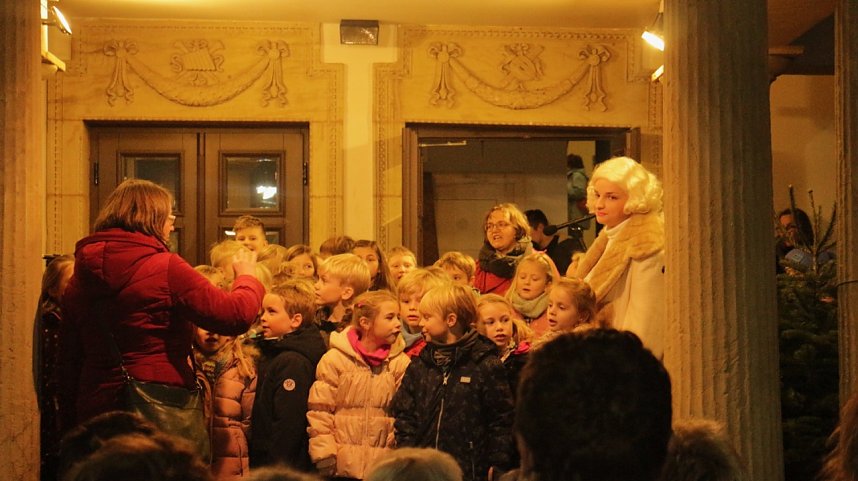 Handwerkermarkt und Theater-Adventskalender