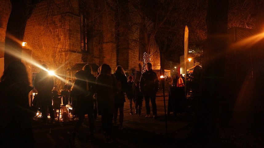 Handwerkermarkt und Theater-Adventskalender