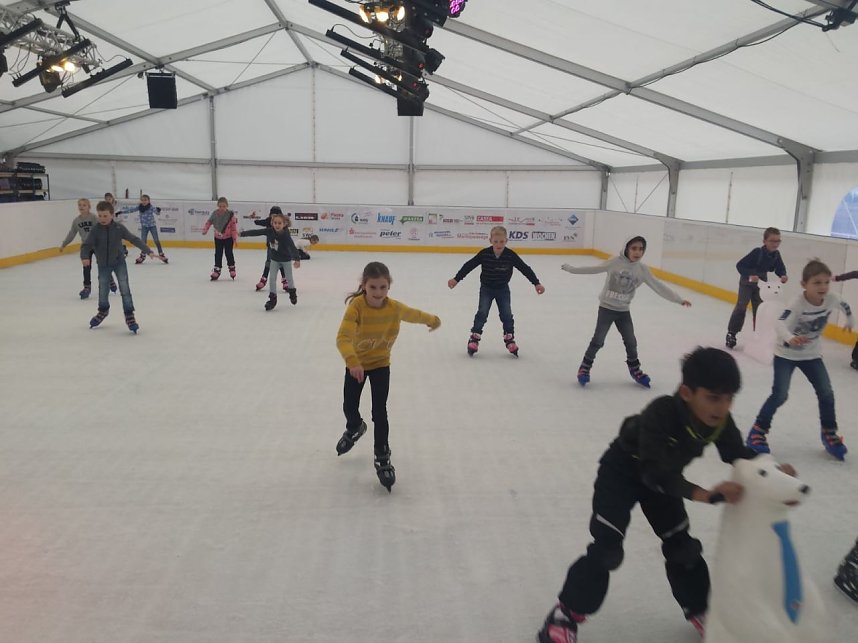 Die Drittkl&auml;ssler hatten viel Spa&szlig; auf der Eisfl&auml;che.