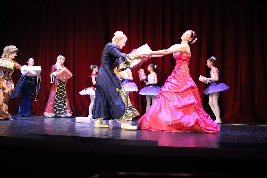 Das Jahr 2018 l&auml;sst das Tanzstudio Radeva wieder traditionell mit dem Ballettm&auml;rchen ausklingen und verspricht allen Zuschauern eine wundersch&ouml;ne Auff&uuml;hrung.