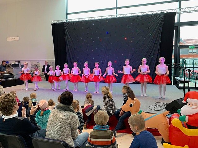 Das Jahr 2018 l&auml;sst das Tanzstudio Radeva wieder traditionell mit dem Ballettm&auml;rchen ausklingen und verspricht allen Zuschauern eine wundersch&ouml;ne Auff&uuml;hrung.