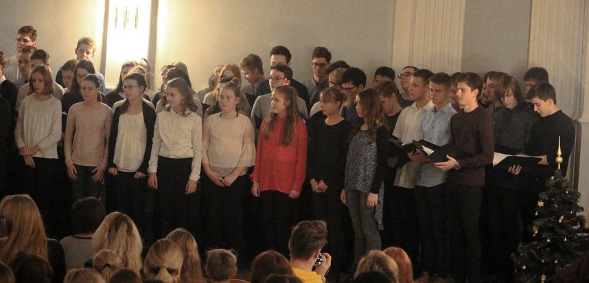 Besinnlicher Weihnachtsabend im Humboldt-Gymnasium