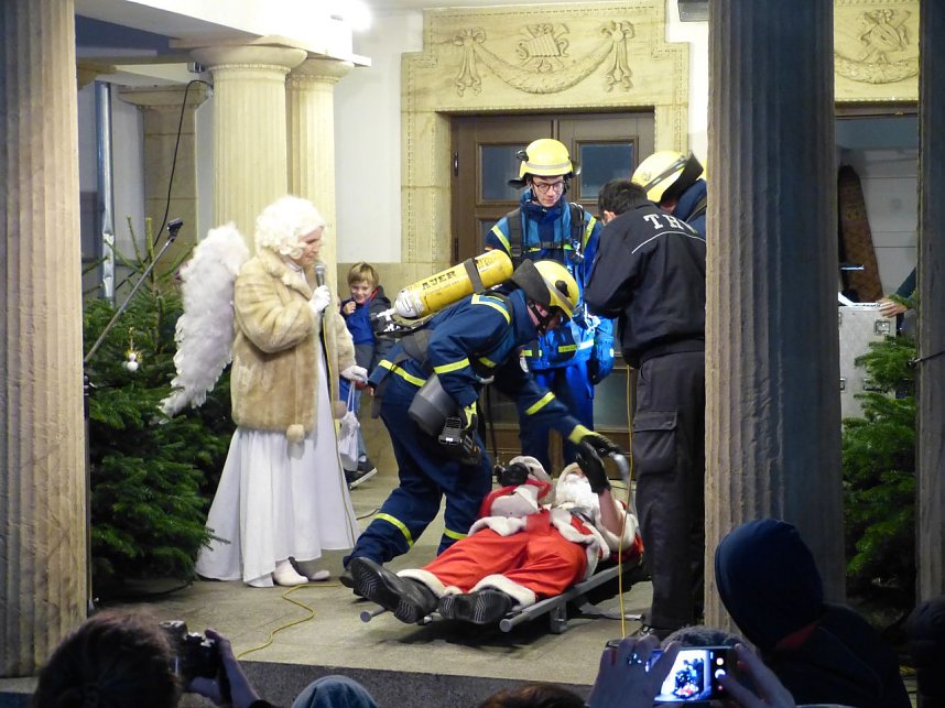 Aufregung am Theater-Adventskalender bei T&uuml;rchen No. 8