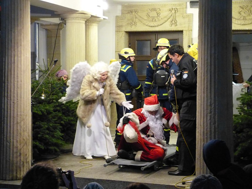 Aufregung am Theater-Adventskalender bei T&uuml;rchen No. 8