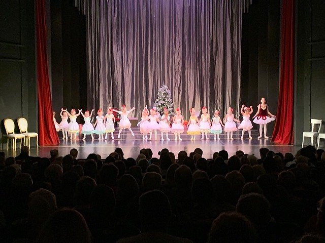 Die Eleven des Tanzstudio Radeva brachten die Geschichte von Clara und ihrem Nussknacker auf die B&uuml;hne