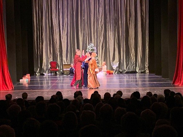 Die Eleven des Tanzstudio Radeva brachten die Geschichte von Clara und ihrem Nussknacker auf die B&uuml;hne