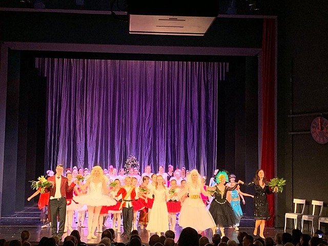 Die Eleven des Tanzstudio Radeva brachten die Geschichte von Clara und ihrem Nussknacker auf die B&uuml;hne