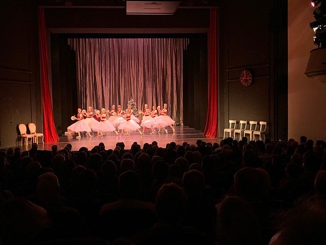 Die Eleven des Tanzstudio Radeva brachten die Geschichte von Clara und ihrem Nussknacker auf die B&uuml;hne