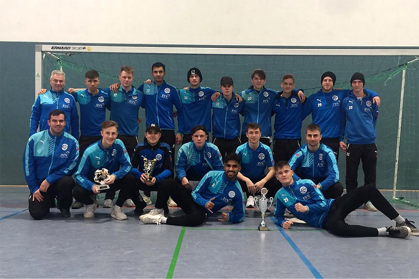 Wackere Fu&szlig;baller beim "XXL-Cup"