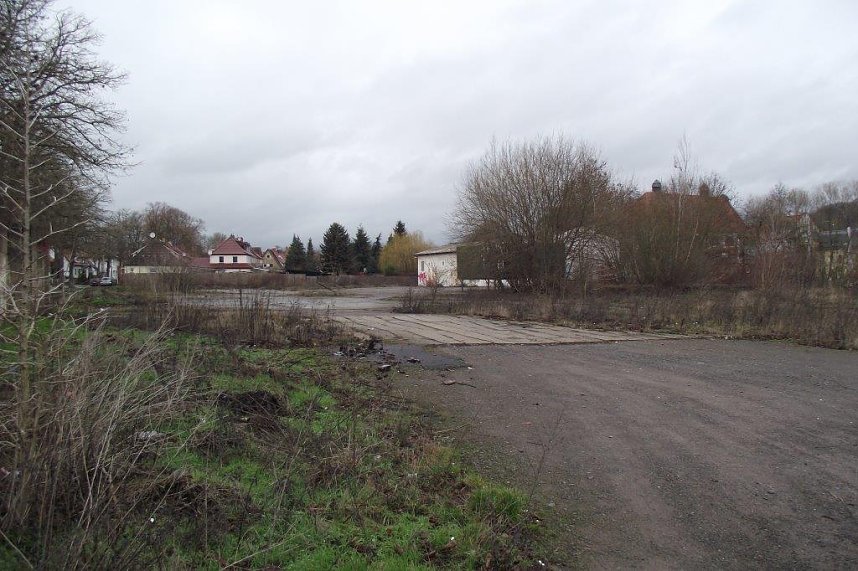 F&uuml;r eine Bebauung vorgesehen: Brachfl&auml;che zwischen der Stra&szlig;e An der Bleiche und der Zorge.