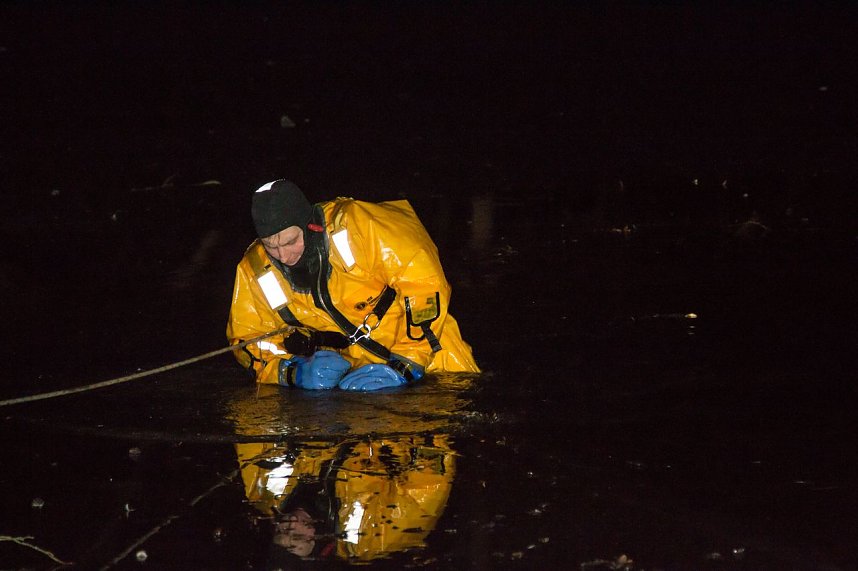 Aus eiskalten Fluten gerettet
