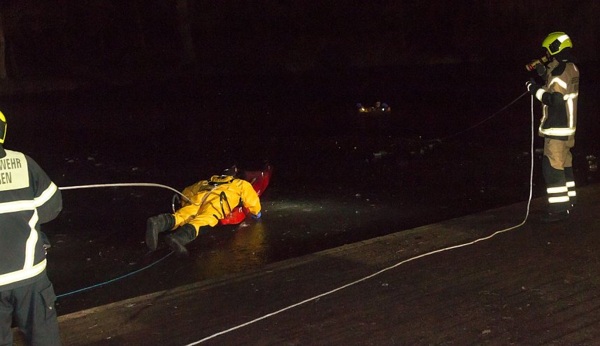 Aus eiskalten Fluten gerettet