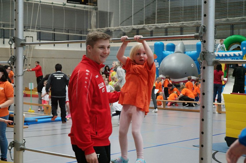 Die J&uuml;ngsten testeten Fitness und Geschicklichkeit