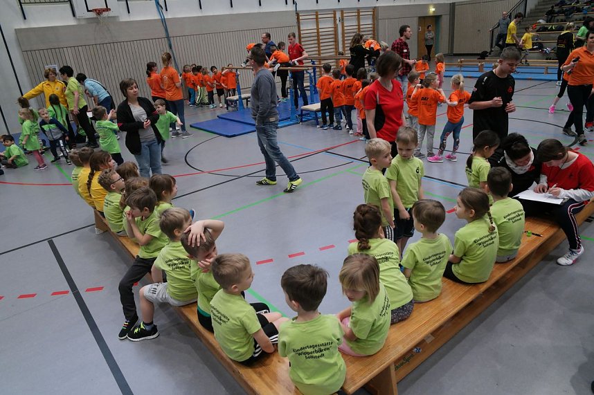 Die J&uuml;ngsten testeten Fitness und Geschicklichkeit