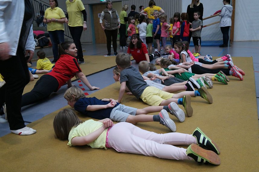 Die J&uuml;ngsten testeten Fitness und Geschicklichkeit