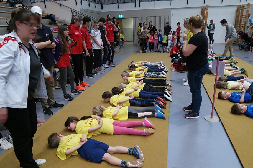 Die J&uuml;ngsten testeten Fitness und Geschicklichkeit
