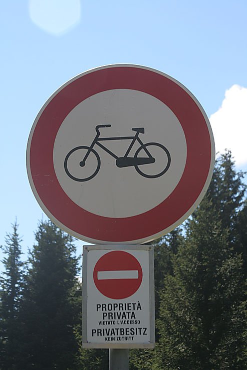 Auch auf 2000 Metern H&ouml;he gibt es Schilder!