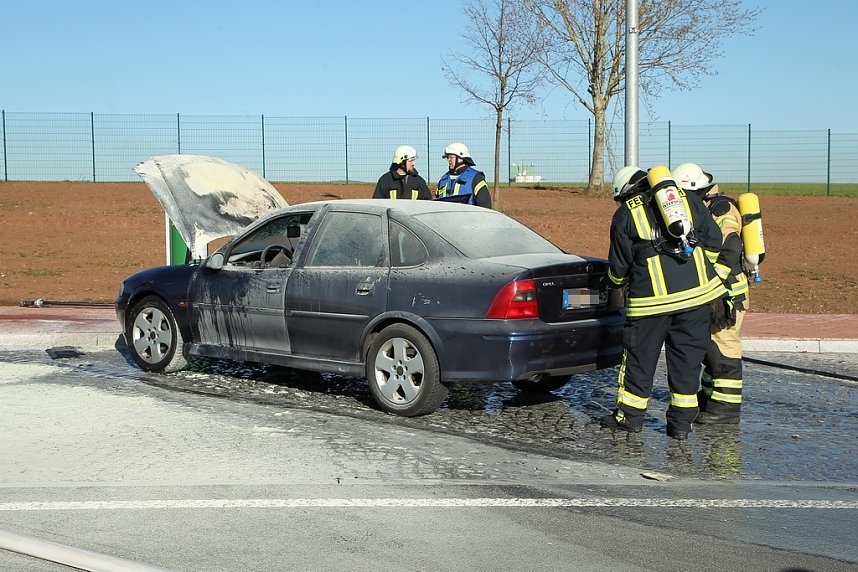 Auto brannte auf Rastplatz aus