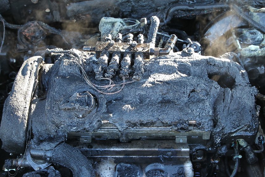 Auto brannte auf Rastplatz aus