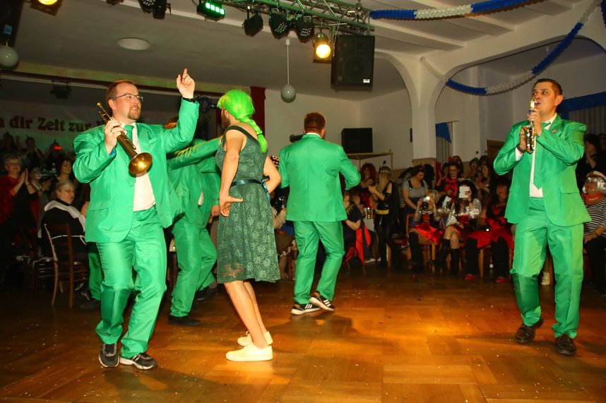 M&auml;nnerballett on Tour