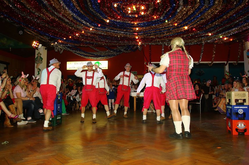 M&auml;nnerballett on Tour