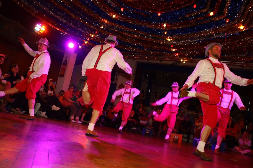 M&auml;nnerballett on Tour