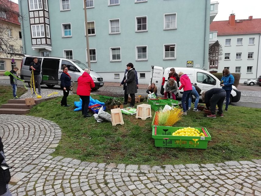 Flei&szlig;ig geschm&uuml;ckt - der Meerpferdbrunnen ist bereit f&uuml;r das Brunnenfest