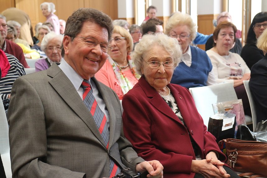 Die "kleine, wei&szlig;e Friedenstaube" feiert 70. Geburtstag